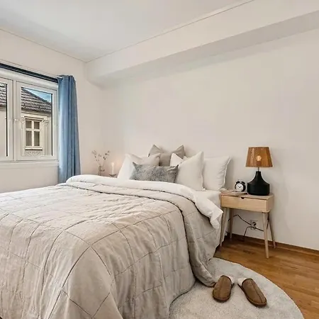 Apartment Cozy Flat With Balcony
